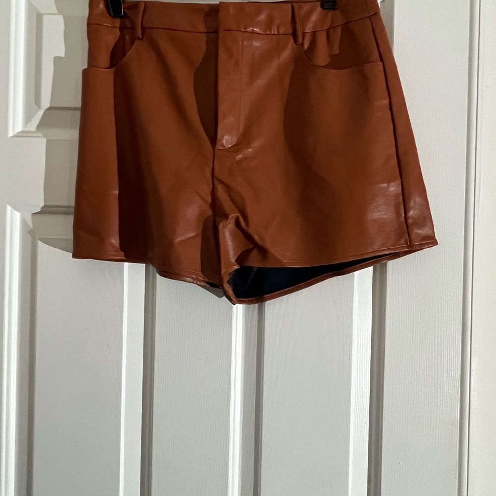 Gilli Ladies Faux Leather Shorts Camel Size L